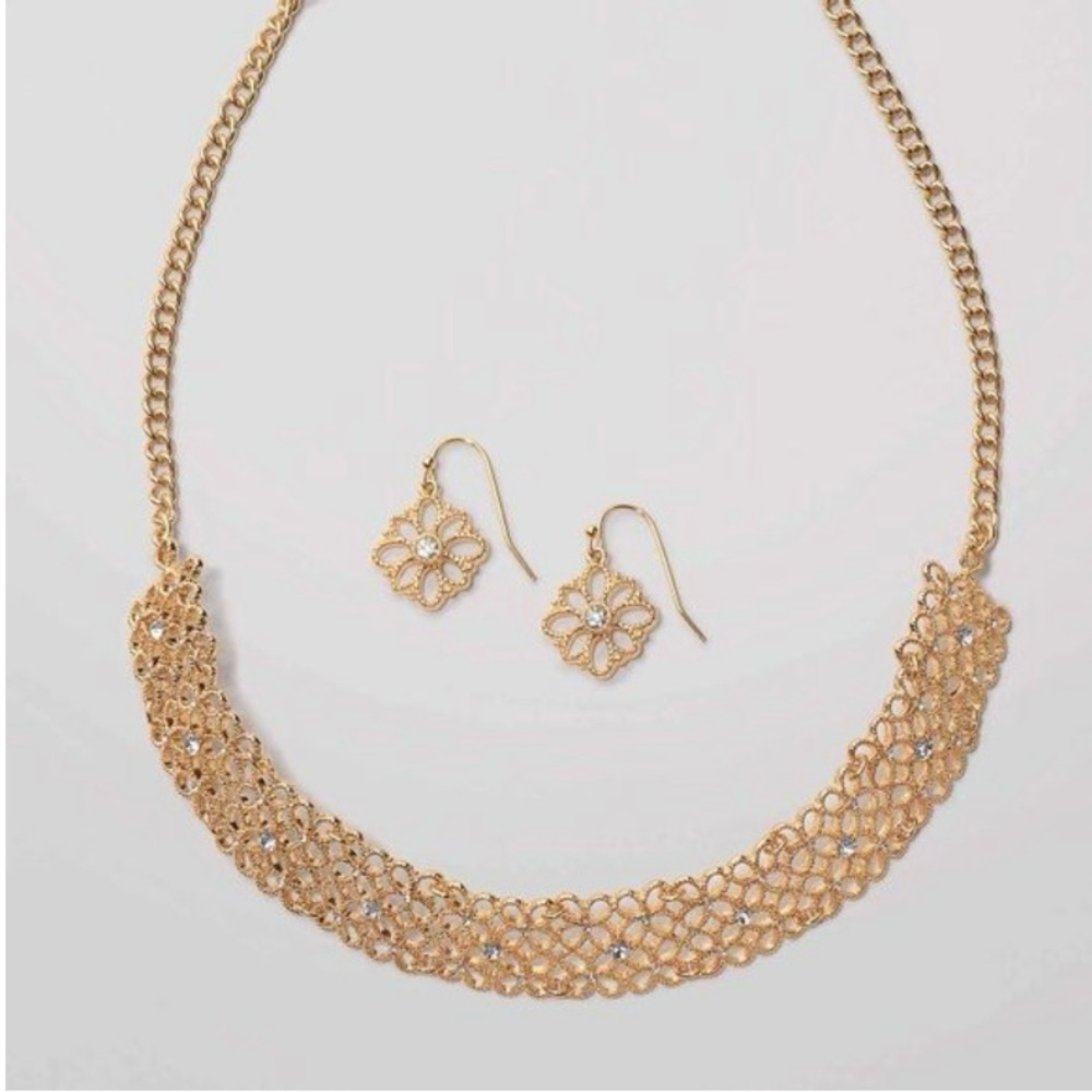 Elegant Gold Necklace and Earring Set